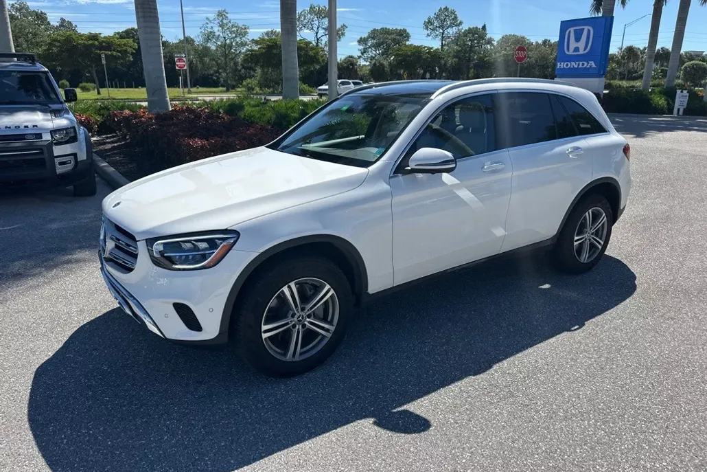 2022 Mercedes Benz GLC 300 photo 1