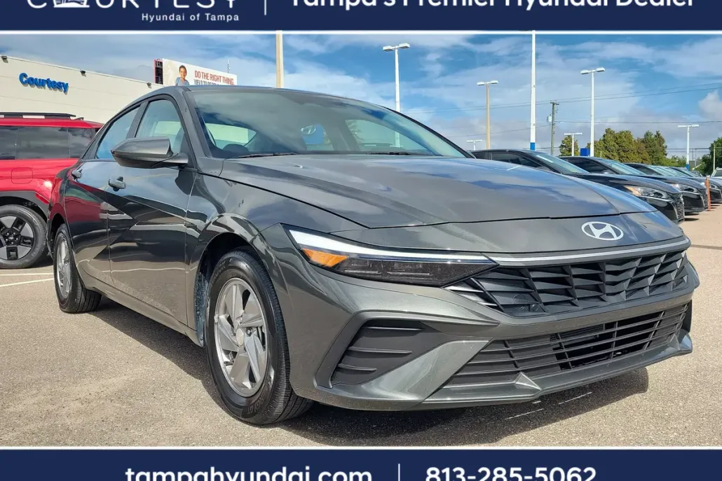 2025 Hyundai Elantra SE photo 1