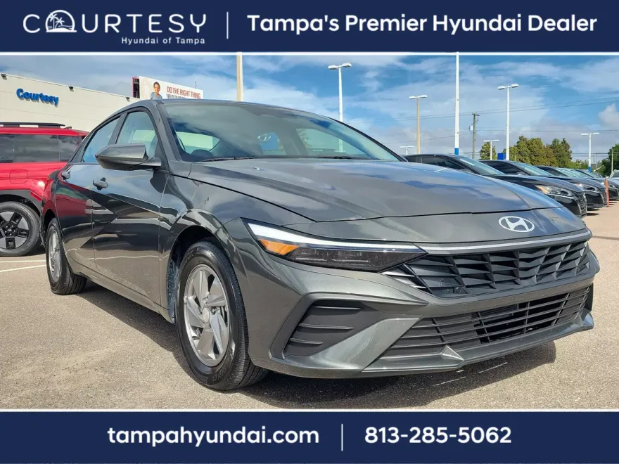2025 Hyundai Elantra SE photo 1