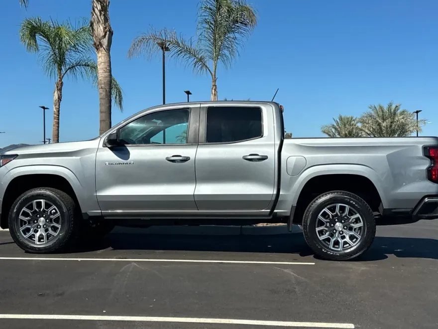 2023 Chevrolet Colorado LT photo 7