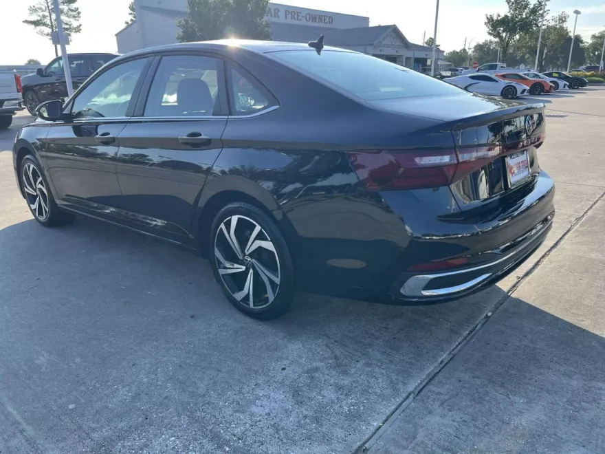 2025 Volkswagen Jetta SEL photo 1