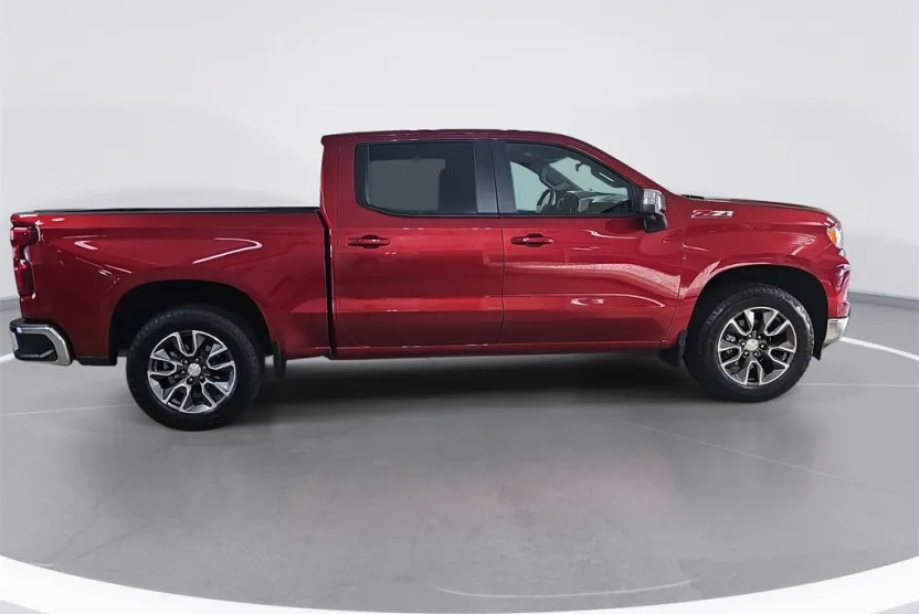 2022 Chevrolet Silverado 1500 LT photo 1