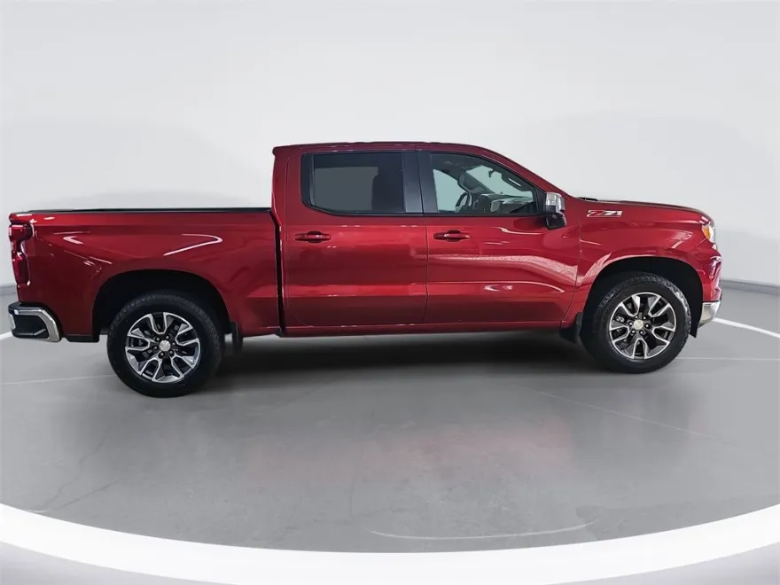 2022 Chevrolet Silverado 1500 LT photo 1