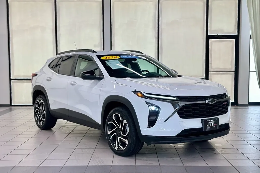 2024 Chevrolet Trax photo 1