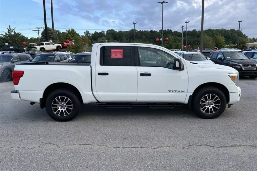 2024 Nissan Titan SV photo 1