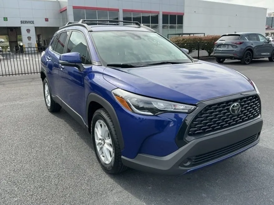 2022 Toyota Corolla Cross LE photo 1