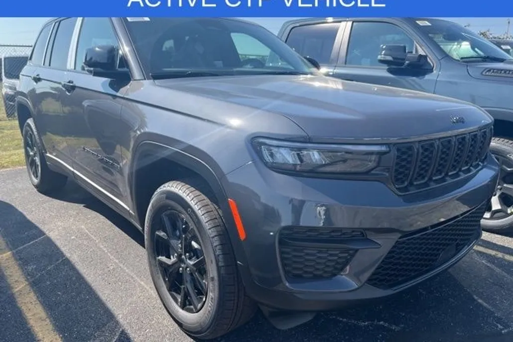 2025 Jeep Grand Cherokee Laredo Altitude X photo 1