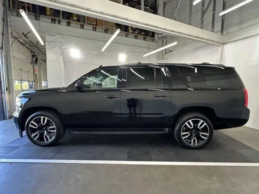 2019 Chevrolet Suburban LT photo 1