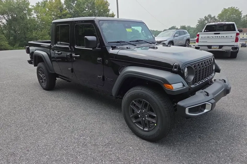 2025 Jeep Gladiator Sport S photo 1