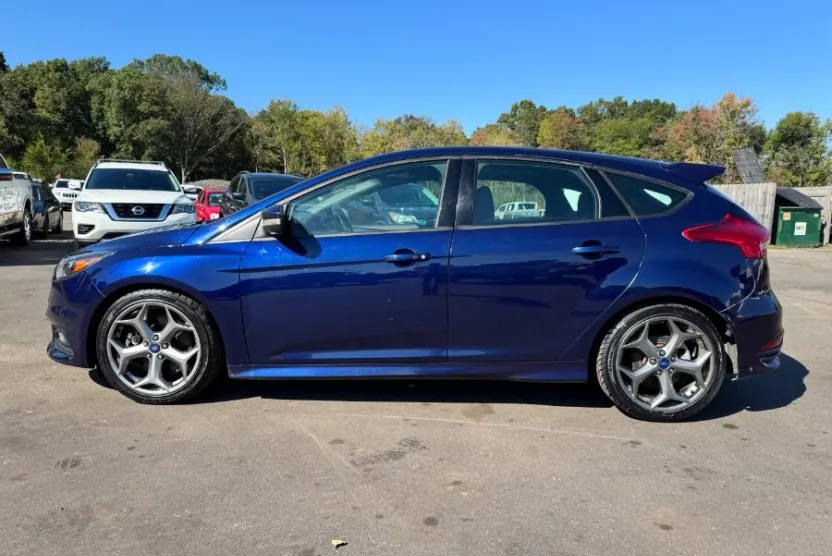 2016 Ford Focus ST photo 1