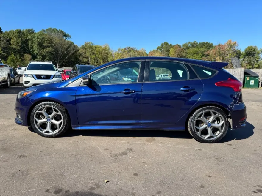 2016 Ford Focus ST photo 1