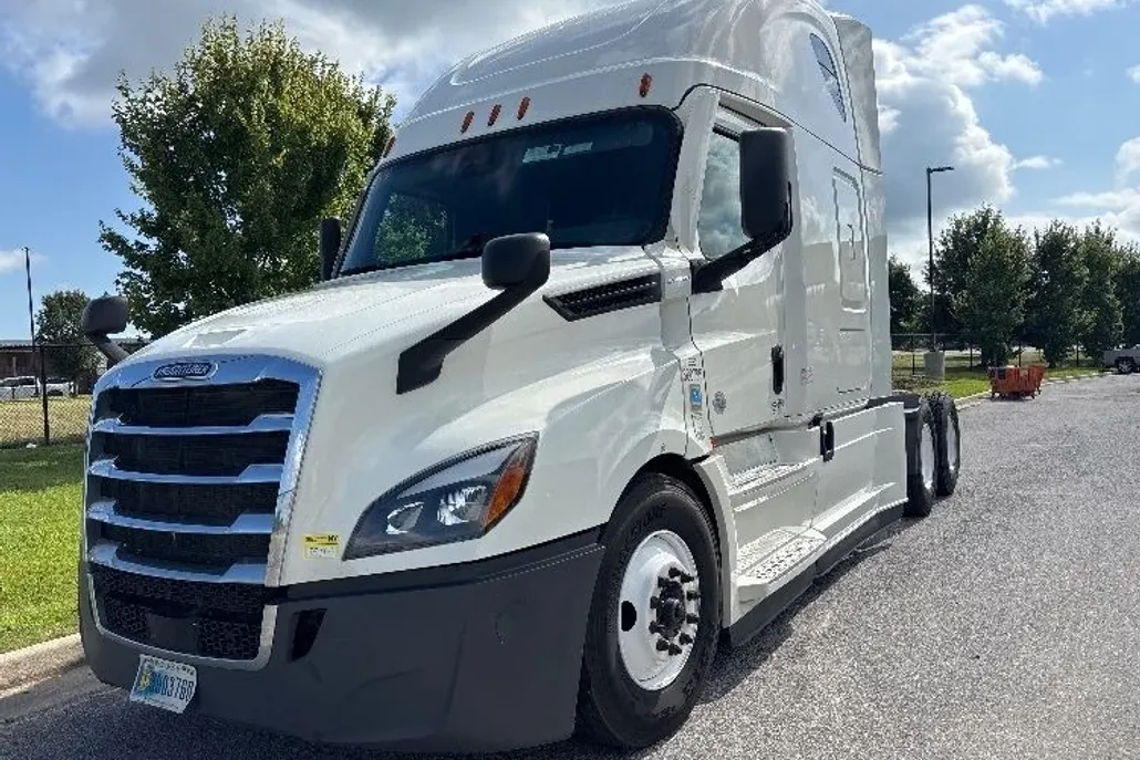 2021 Freightliner Cascadia 126" Sleeper Cab photo 1