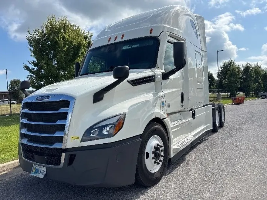 2021 Freightliner Cascadia 126" Sleeper Cab photo 1