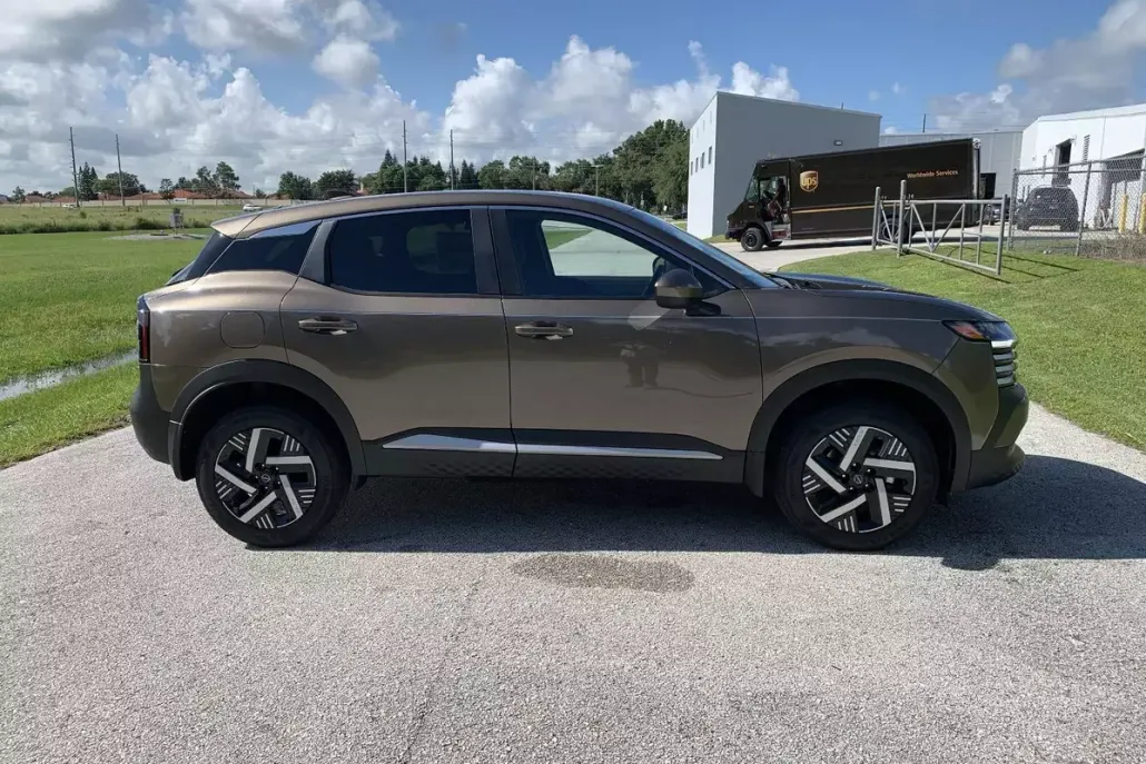 2025 Nissan Kicks SV photo 1