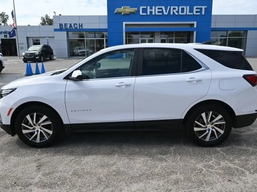 2022 Chevrolet Equinox LT photo 1