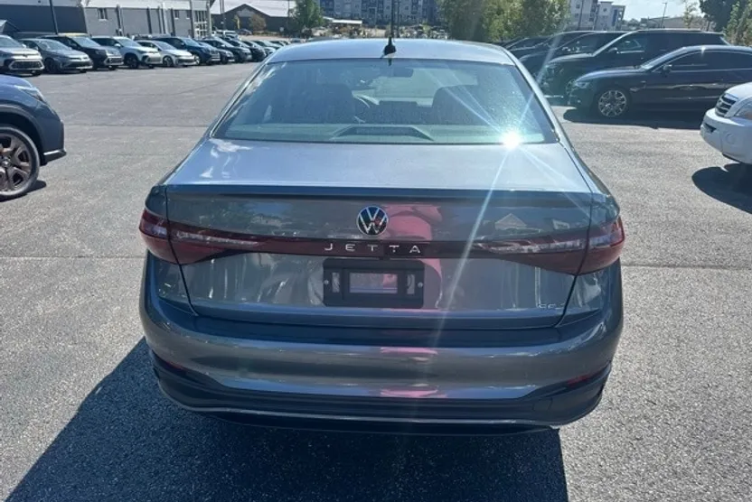 2025 Volkswagen Jetta 1.5T SE photo 1
