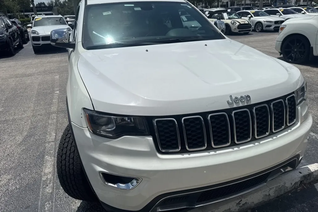 2017 Jeep Grand Cherokee Limited photo 1