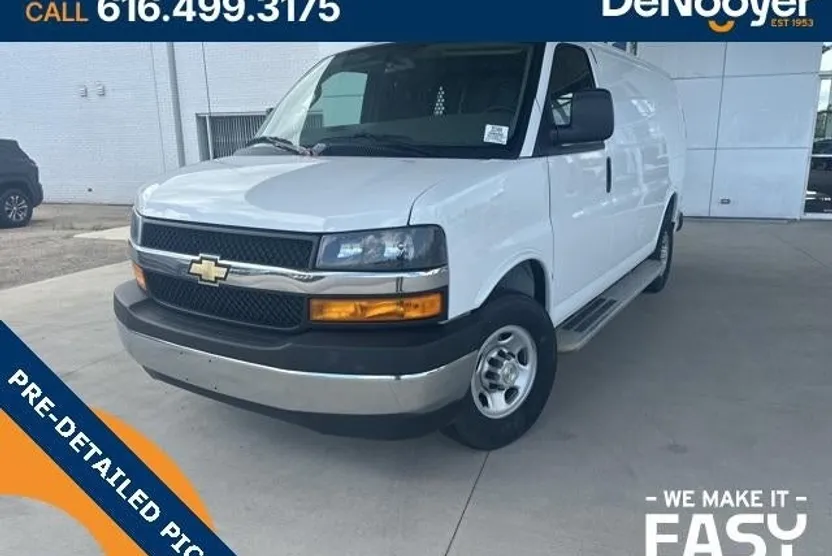 2024 Chevrolet Express Cargo 2500 Base photo 1