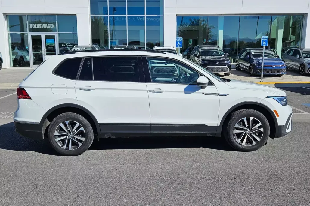 2022 Volkswagen Tiguan S photo 1