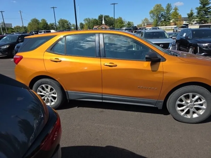 2018 Chevrolet Equinox LS photo 1