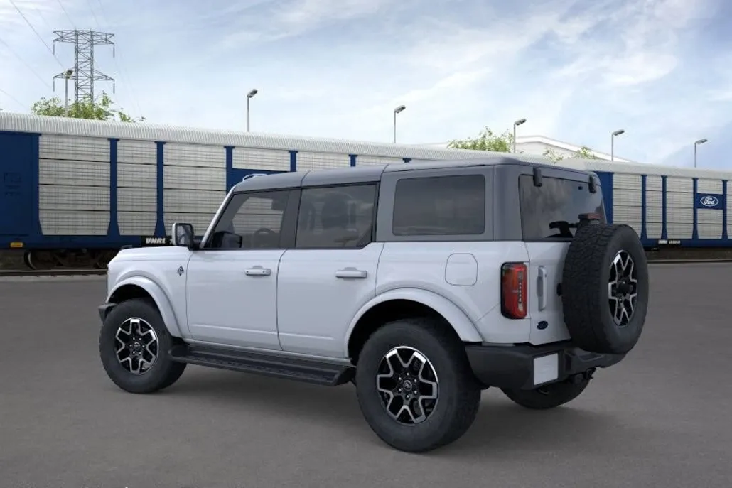 2025 Ford Bronco Outer Banks photo 1