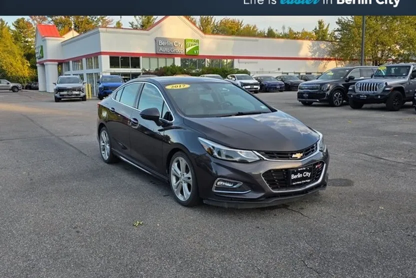 2017 Chevrolet Cruze Premier photo 1