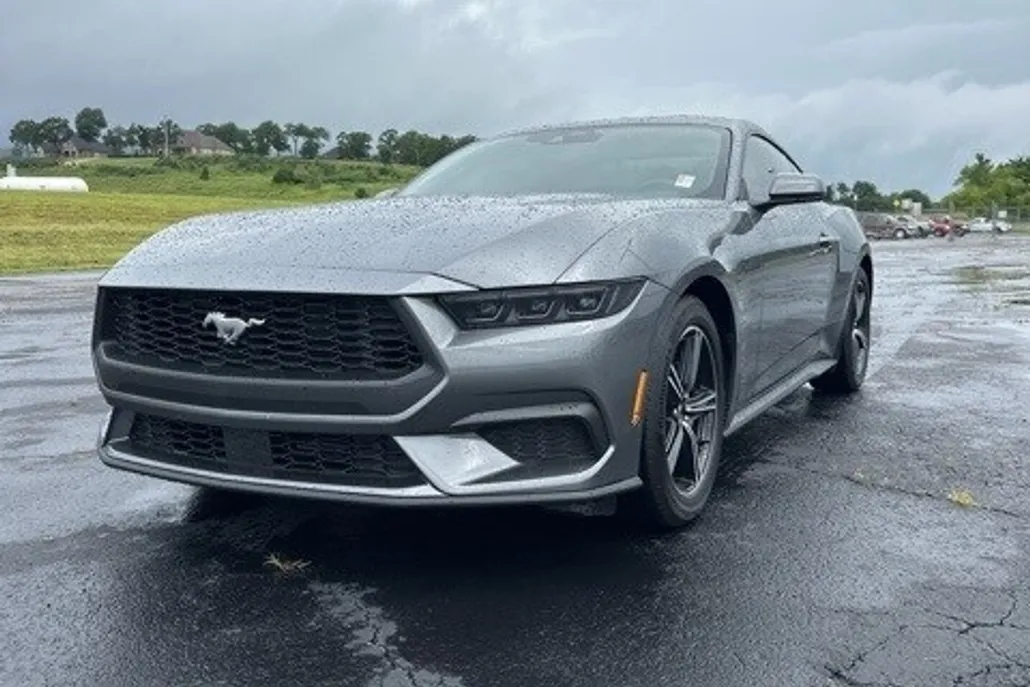 2025 Ford Mustang EcoBoost photo 1