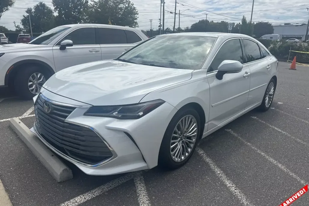 2019 Toyota Avalon Limited photo 1
