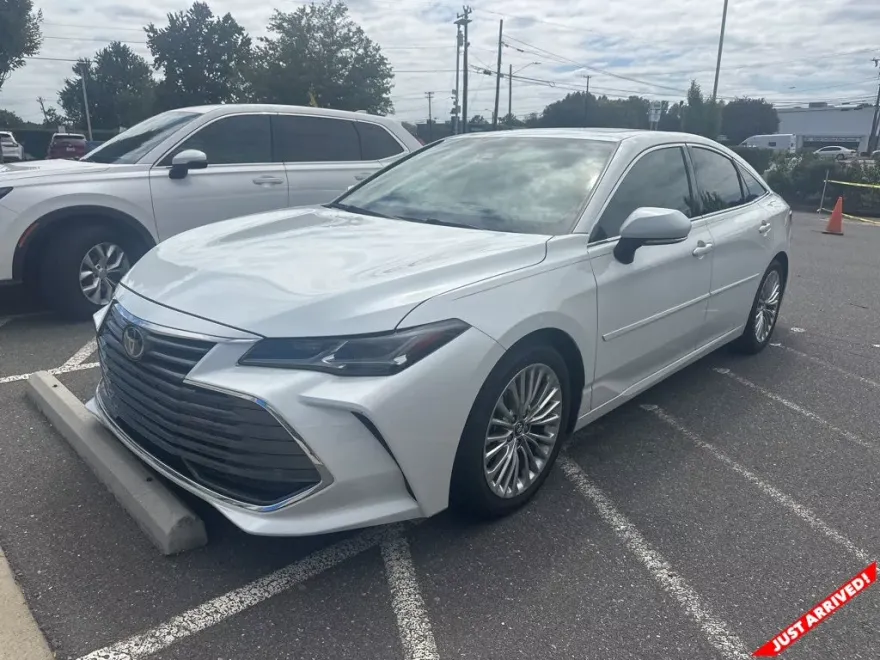 2019 Toyota Avalon Limited photo 1
