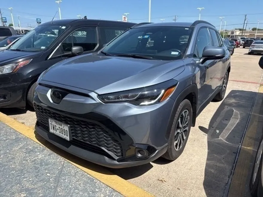 2024 Toyota Corolla Cross Hybrid SE photo 1