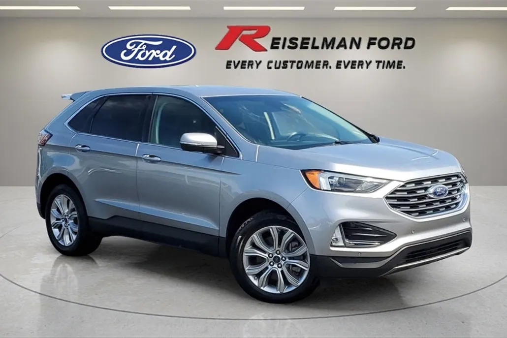 2022 Ford Edge Titanium photo 1