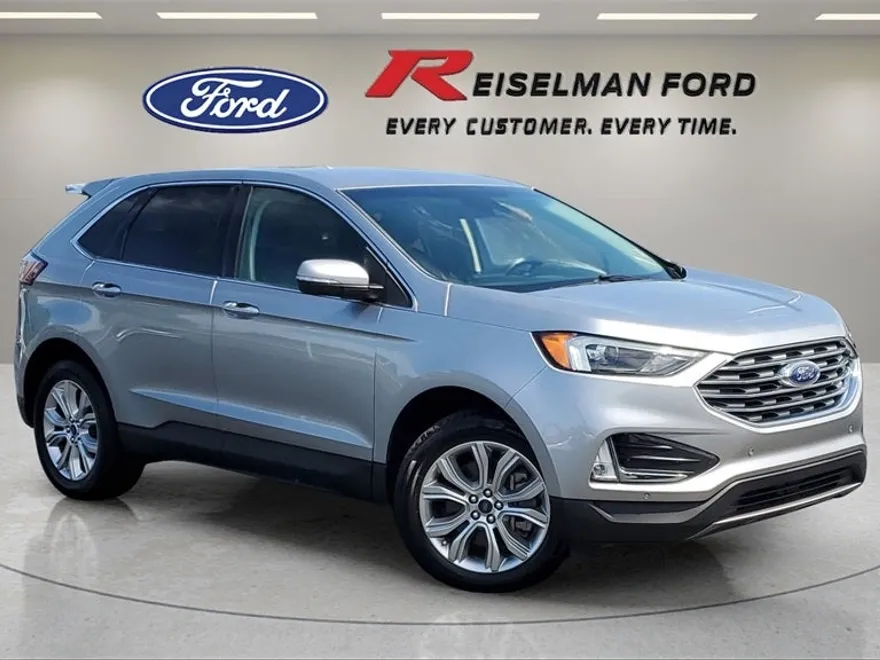 2022 Ford Edge Titanium photo 1