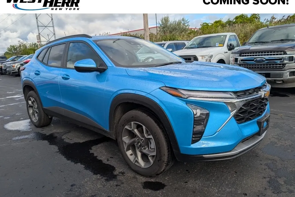 2025 Chevrolet Trax LT photo 1