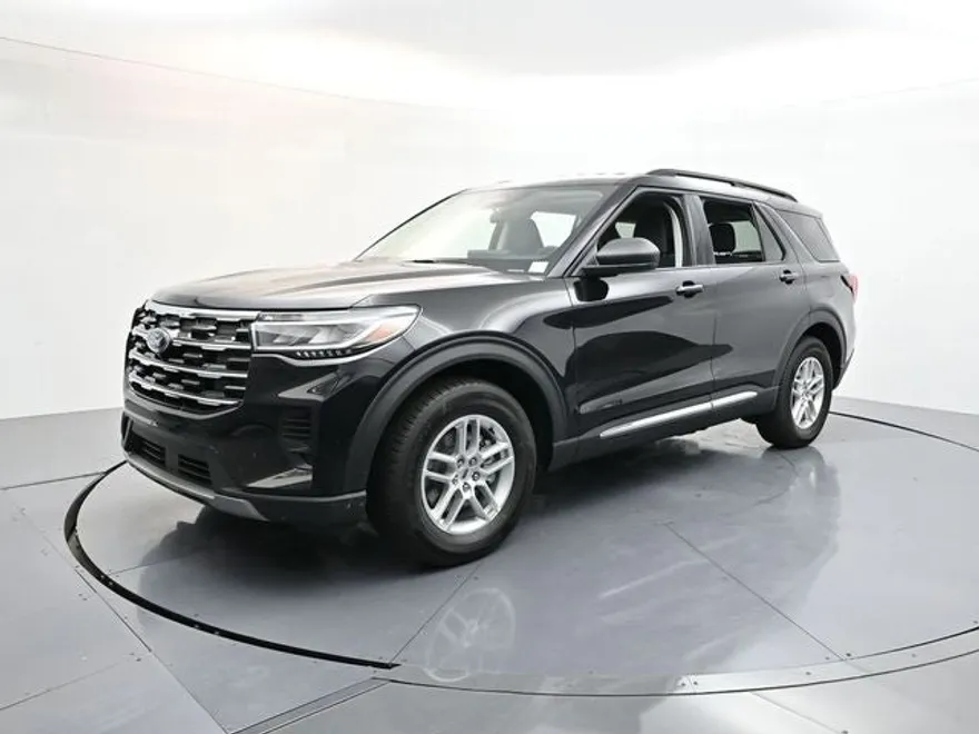 2025 Ford Explorer photo 1