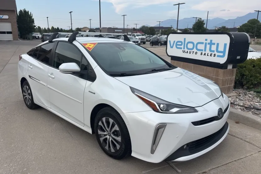 2022 Toyota Prius LE AWD-e photo 1