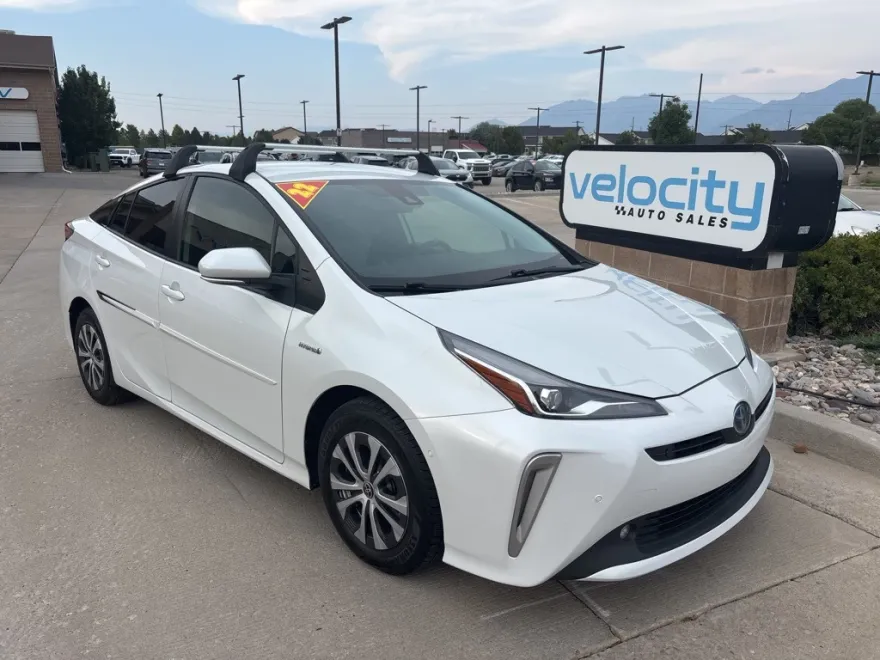 2022 Toyota Prius LE AWD-e photo 1