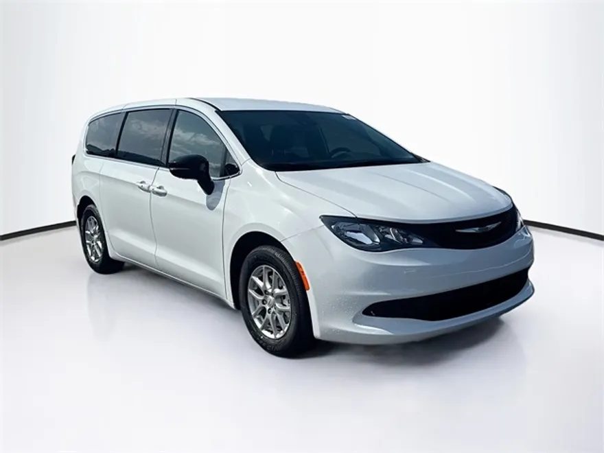 2025 Chrysler Voyager LX photo 1