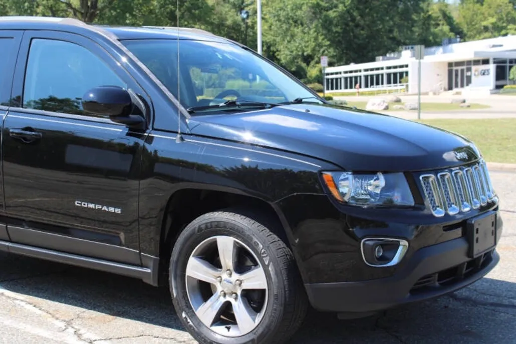 2017 Jeep Compass Latitude photo 1