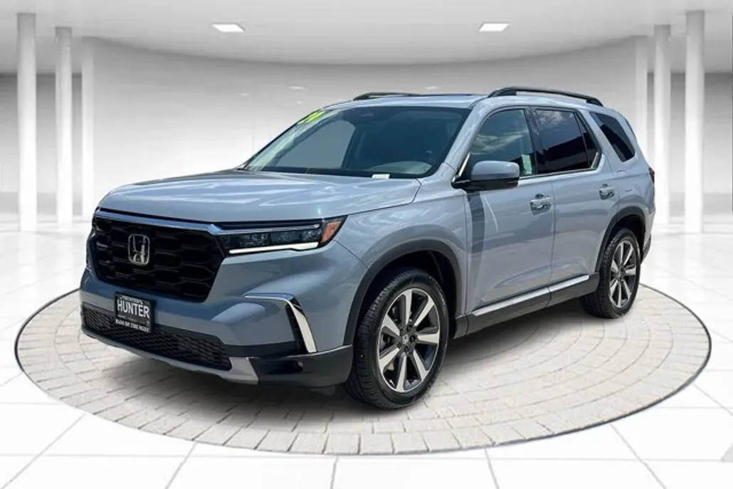2024 Honda Pilot Touring photo 1