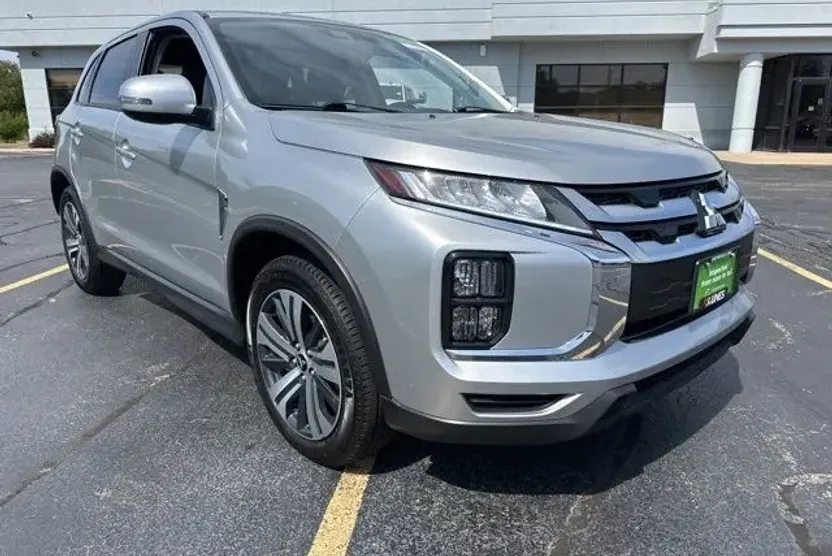 2024 Mitsubishi Outlander Sport SE photo 1