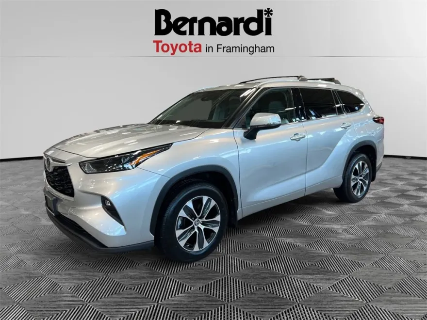 2022 Toyota Highlander XLE photo 1
