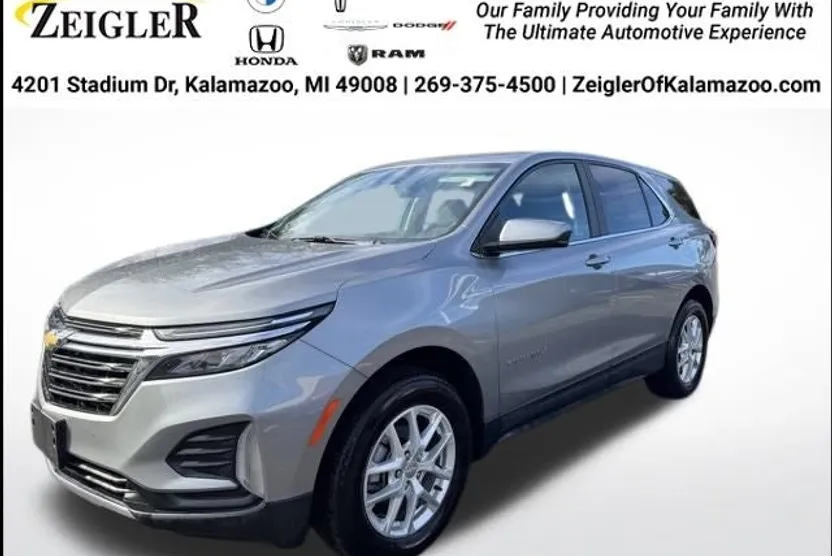 2023 Chevrolet Equinox LT photo 1