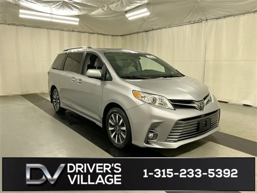2018 Toyota Sienna XLE photo 1