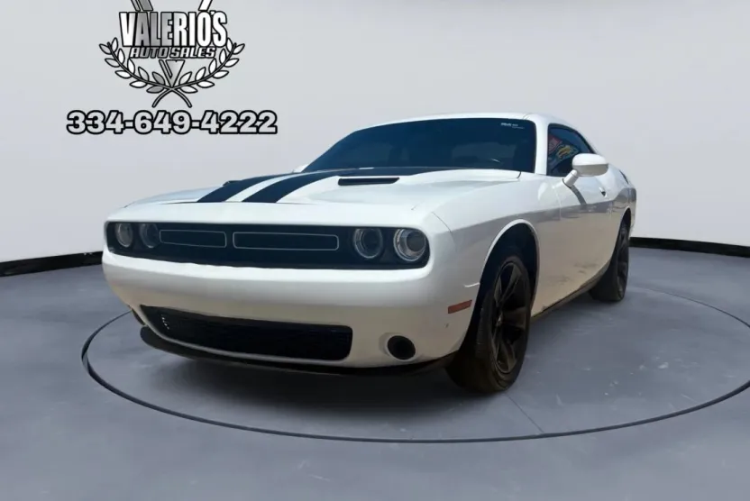 2016 Dodge Challenger SXT photo 1