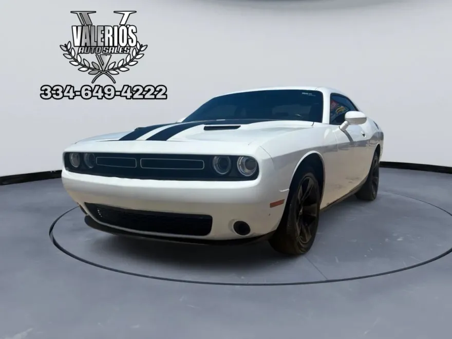 2016 Dodge Challenger SXT photo 1