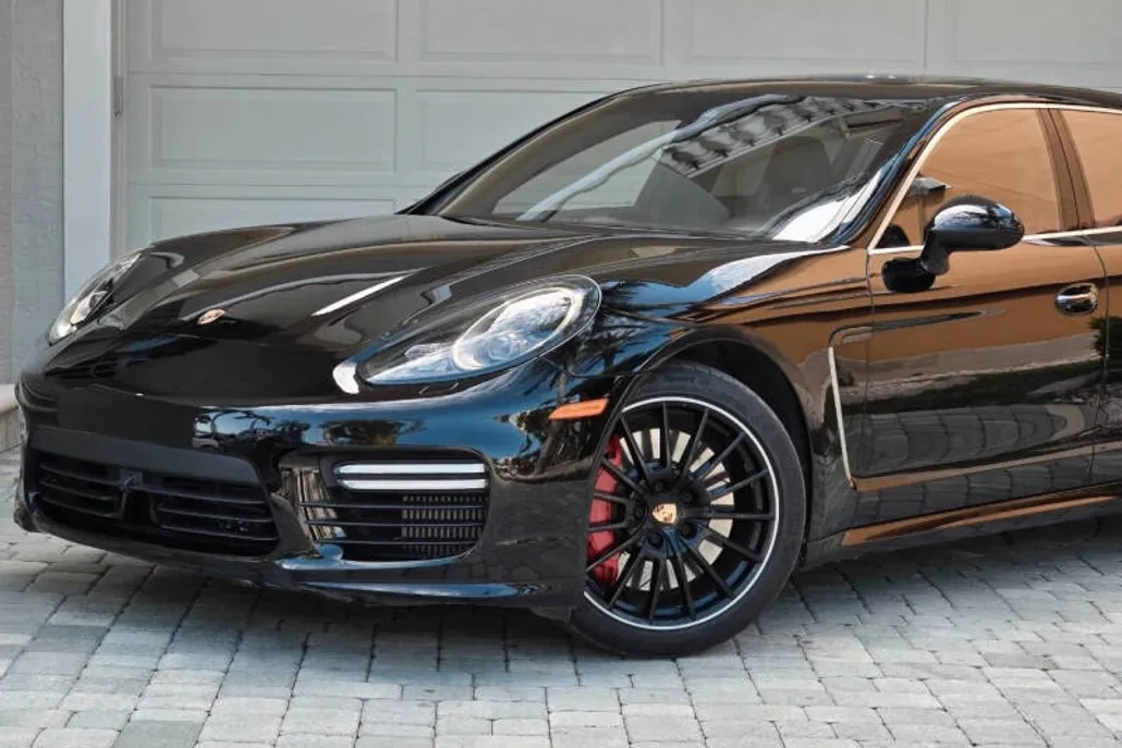 2014 Porsche Panamera Turbo Executive photo 1