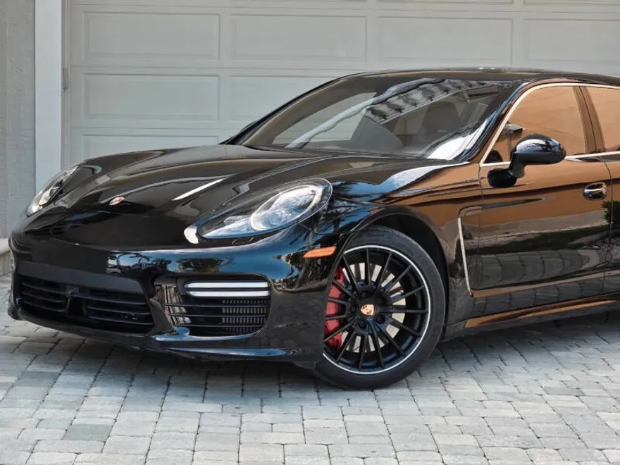 2014 Porsche Panamera Turbo Executive photo 1