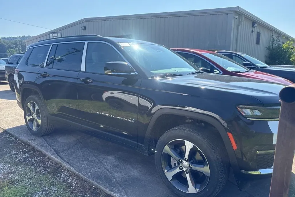 2025 Jeep Grand Cherokee Limited photo 1