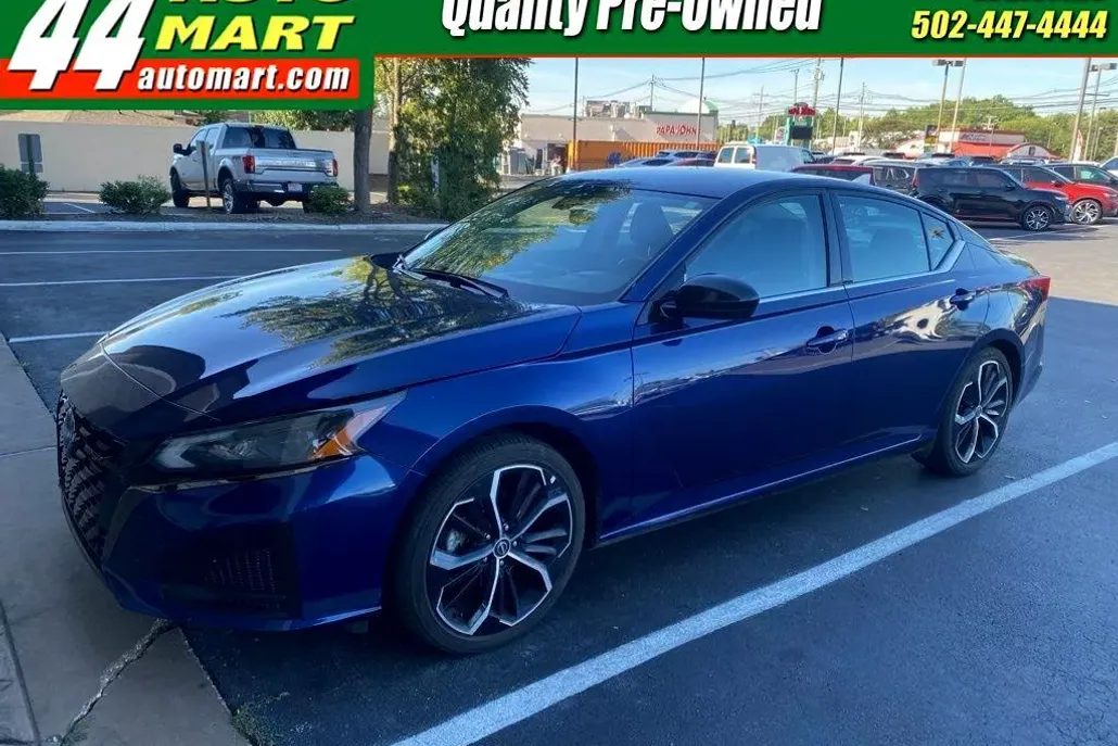 2023 Nissan Altima 2.5 SR photo 1