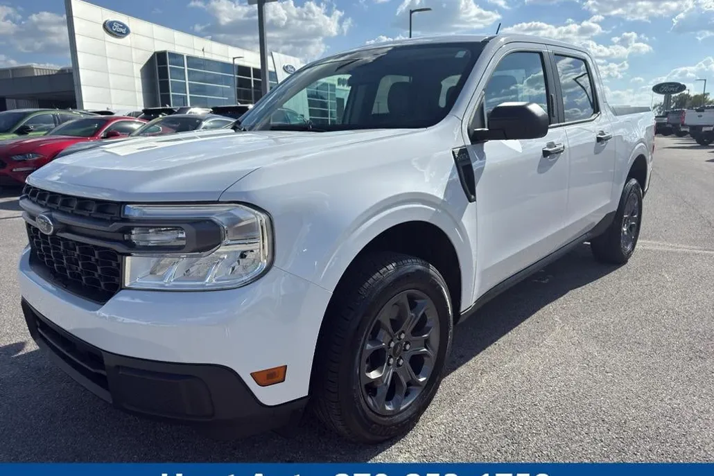 2022 Ford Maverick XLT photo 1